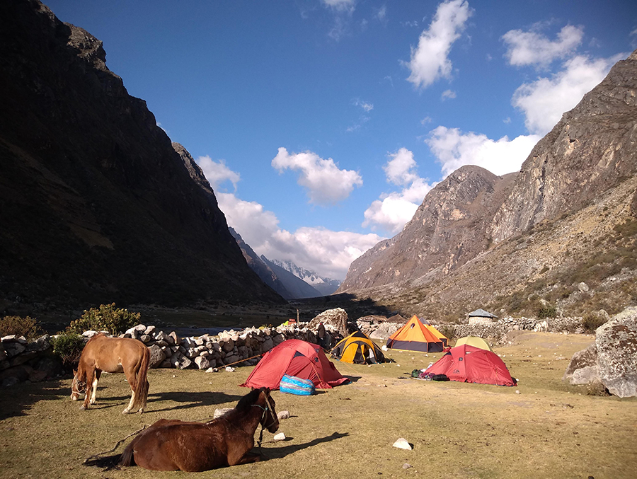 llamacorral trekking santa cruz