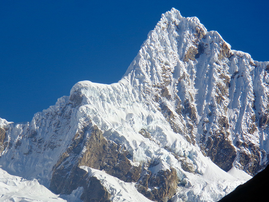 alpamayo mountain santa cruz