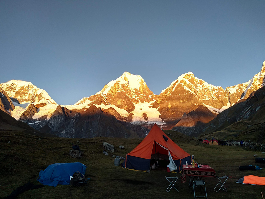 carhuacocha lake huayhuash