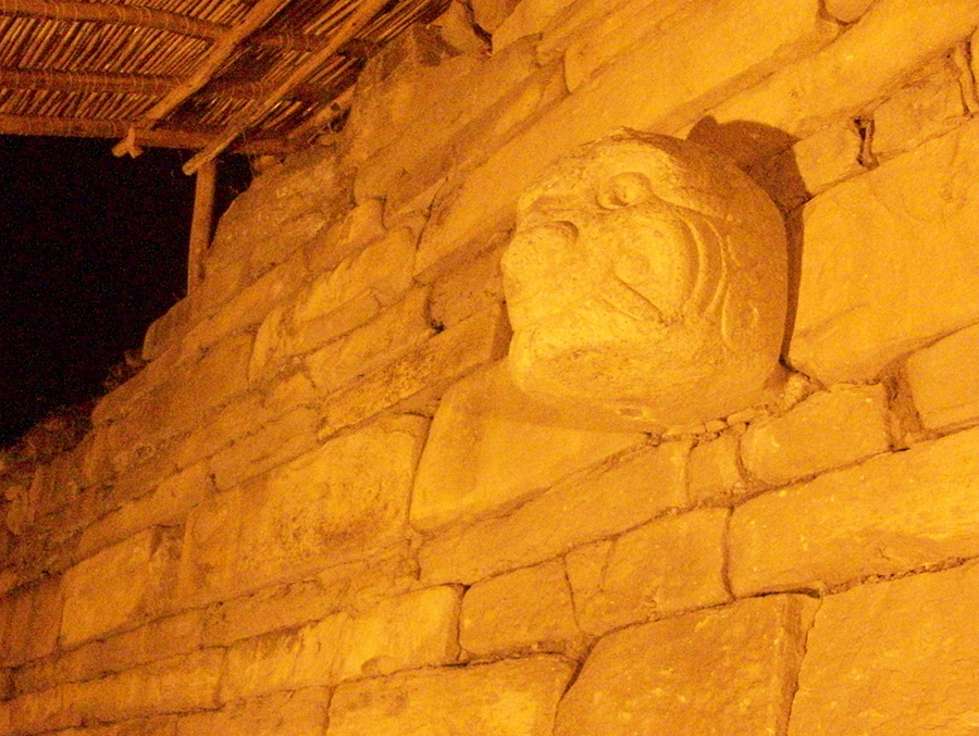 Tours chavin at night