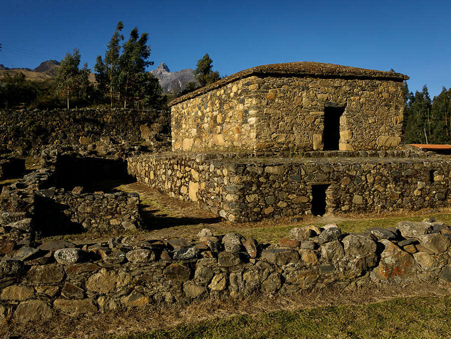 Hiking archeological Wilcahuain Huaraz